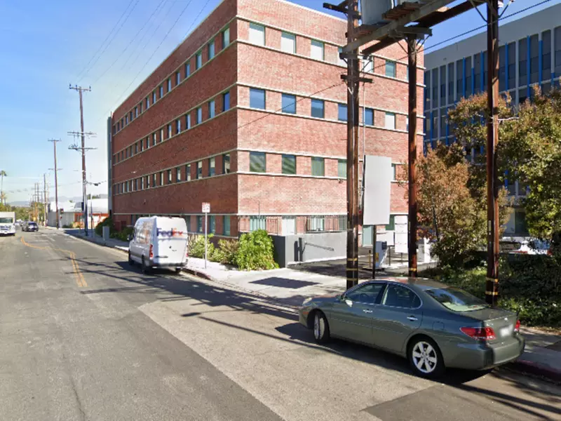 Parking at 16550 Ventura Blvd. Lot