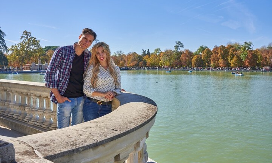 Image 5: Sesión de Fotos Profesional Privada en el Parque del Retiro de Madrid