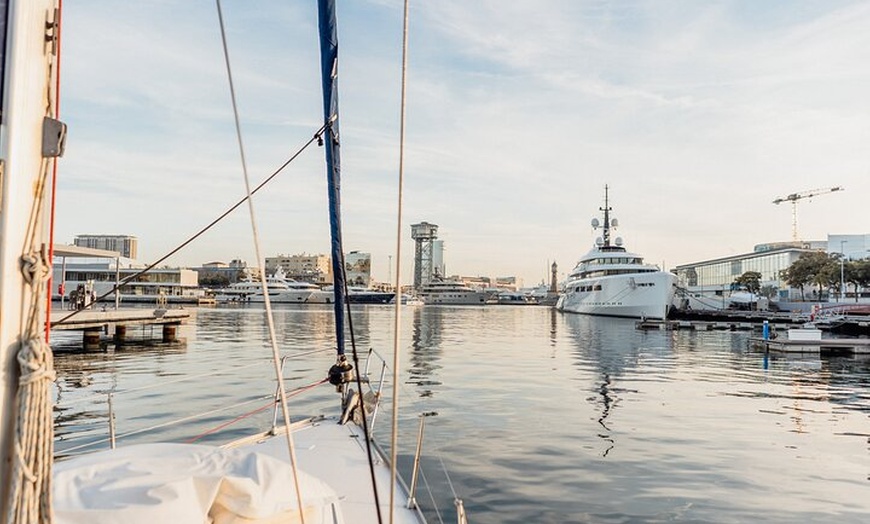 Image 17: Paseo en Velero al Atardecer en Barcelona con Capitán Local