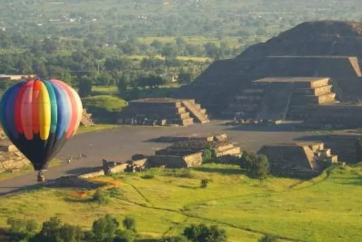 Hot Air Balloon over the Pyramids with private transportation - Primary Image