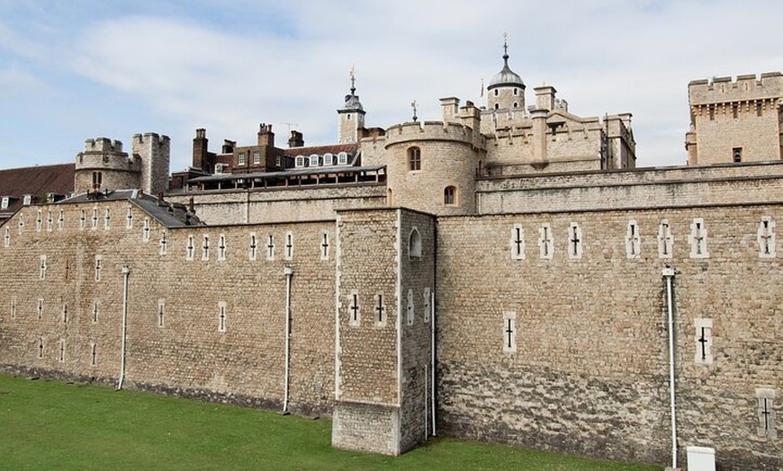 Image 2: Guided Tower of London Tour with Nearby Rickshaw Ride