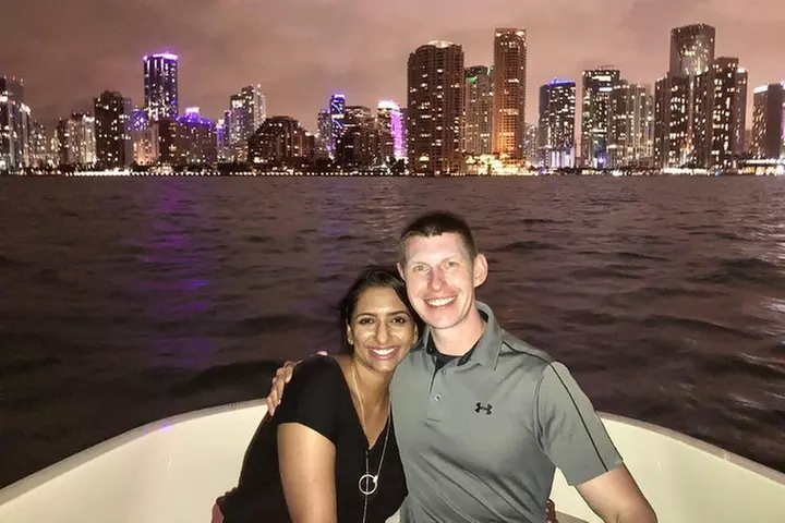 2 hrs Miami Private Boat Tour with Cooler, Ice, Bluetooth Stereo