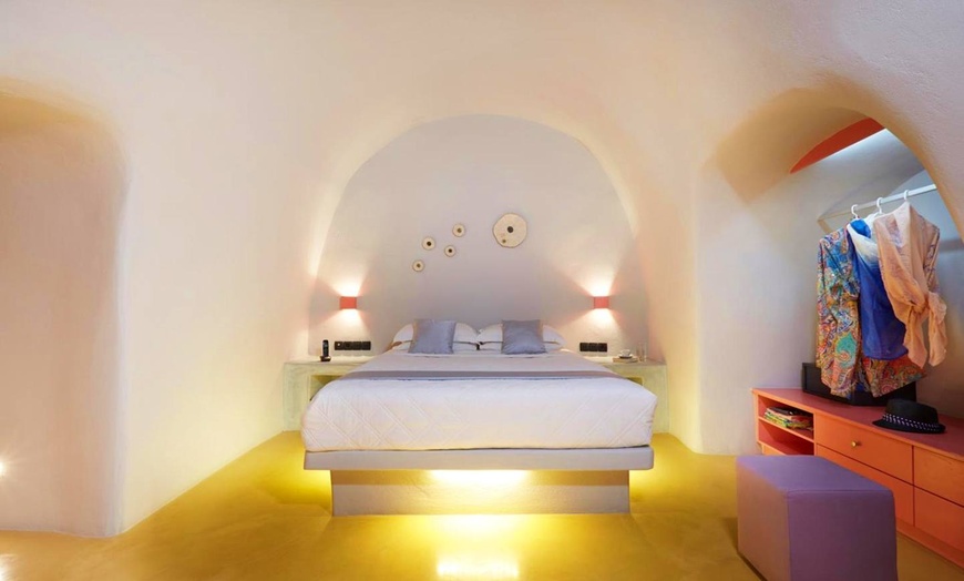 Image 5: ✈ SANTORIN | Fira - Caldera's Bliss Suites - Petit-déjeuner inclus