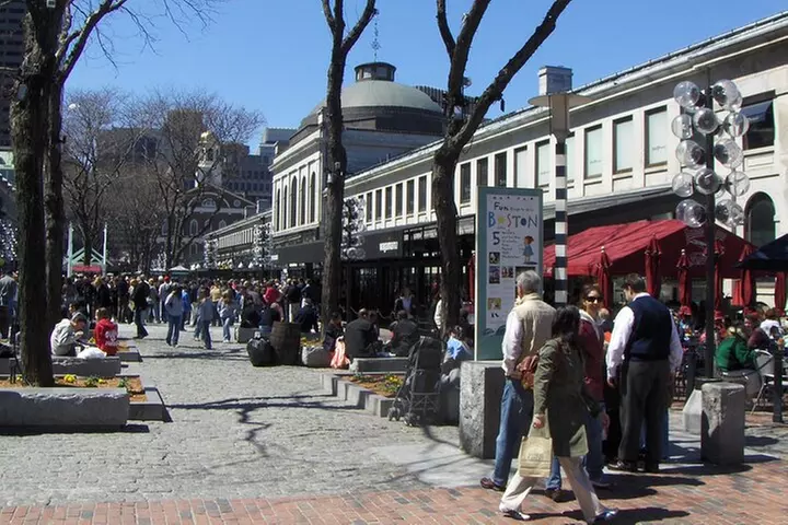 Walking Tour of the Downtown Boston Freedom Trail - History & Architecture - Second Medium