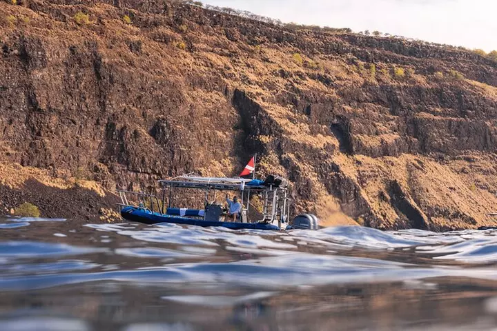 Private Kealakekua Bay Snorkel with Dolphin Watch