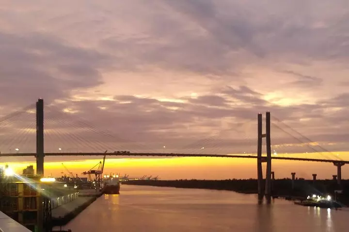 Savannah Bar Crawl by the Bridge