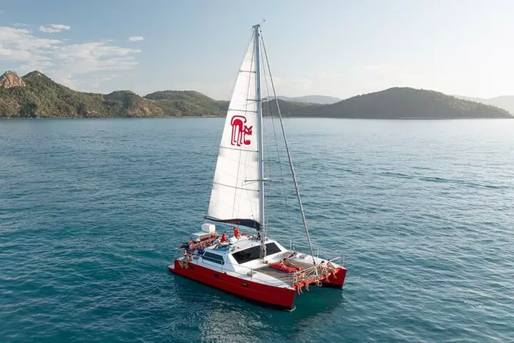 Full-Day Whitsunday Sail and Snorkel Adventure with Lunch