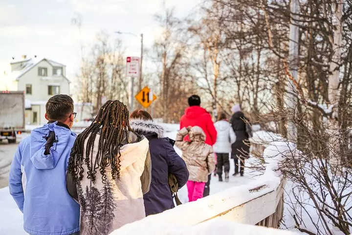 Anchorage's Winter City Tour = Samples + Stops + WildLife
