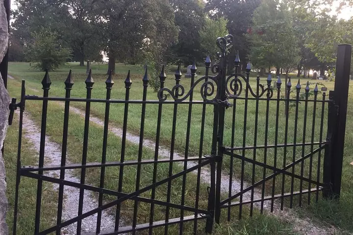 1.5-Hour Cemetery Ghost Hunt in Chattanooga