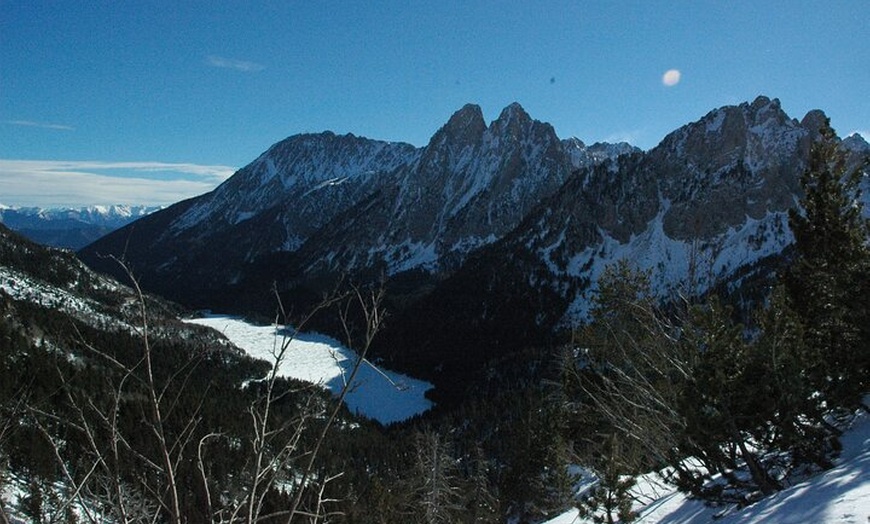 Image 6: Ruta Guiada con Raquetas de Nieve en el Parque Nacional en pirineos