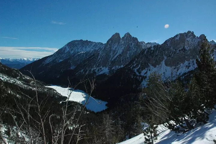 Ruta Guiada con Raquetas de Nieve en el Parque Nacional en pirineos