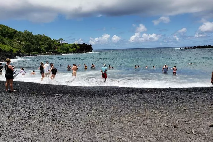 Maui Tour : Road to Hana Day Trip from Lahaina with Pick-up