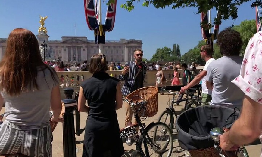 Image 16: Landmarks & Gems: London Bike Ride +Historic Pub +Graffiti