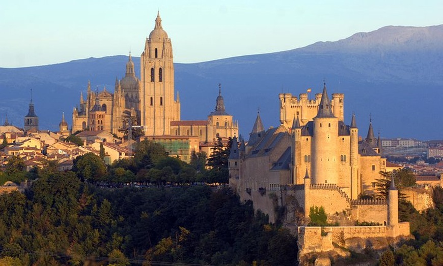 Image 10: Tour de Día Completo a Ávila y Segovia con Visita Guíada