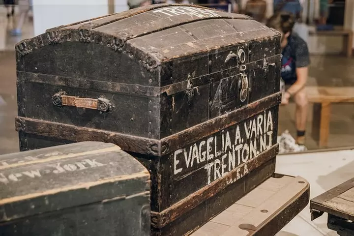 Statue of Liberty and Ellis Island Guided Tour with Ferry