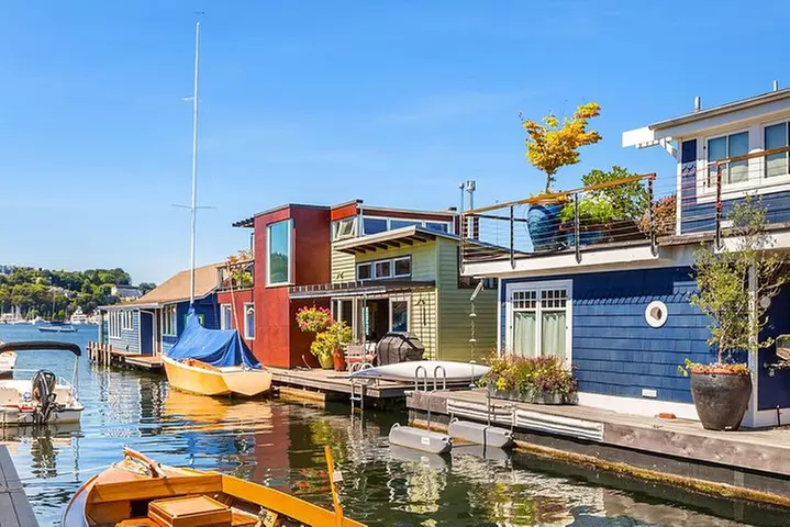 Seattle Ballard Locks, Gas Works Park and Houseboats Tour - Second Medium