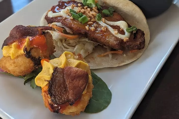 Baltimore Walking Foodie Tour in Fells Point