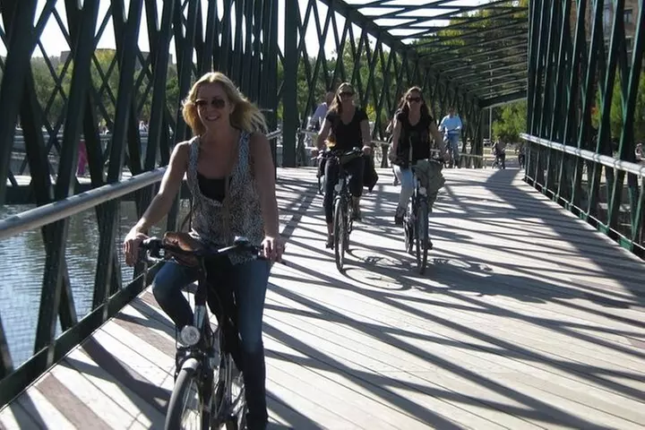 Alquiler de bicicletas con soporte para teléfono y visita autoguiada