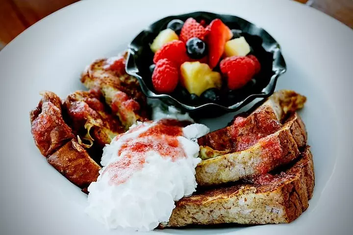 Sunrise Breakfast Cruise in Honolulu