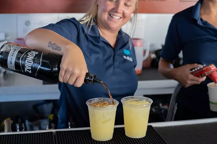 From Ma'alaea Harbor: Sunset Dinner Cruise Aboard the Quicksilver