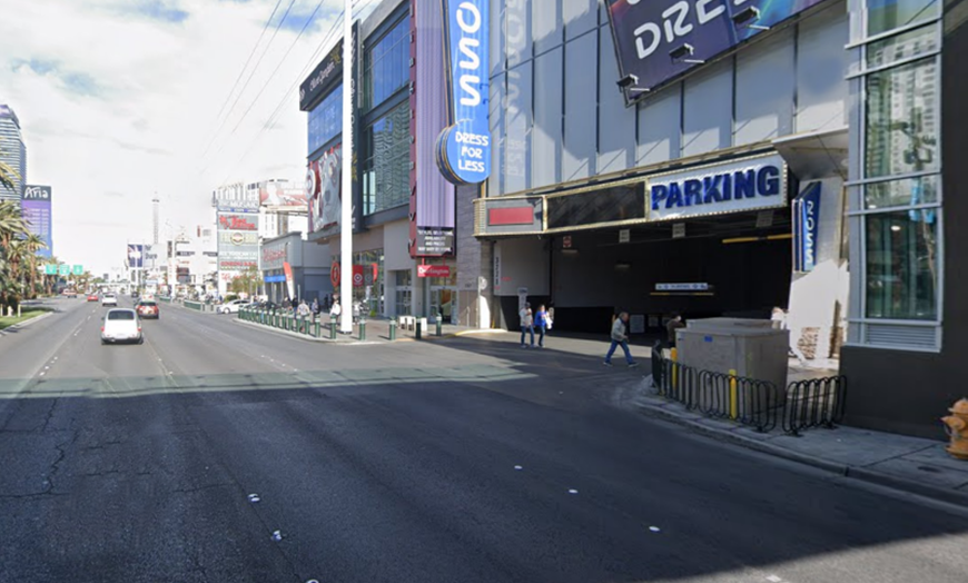 Image 1: Parking at Showcase Mall Garage