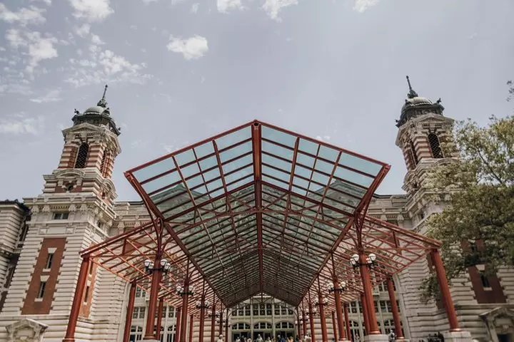 Statue of Liberty and Ellis Island Guided Tour with Ferry