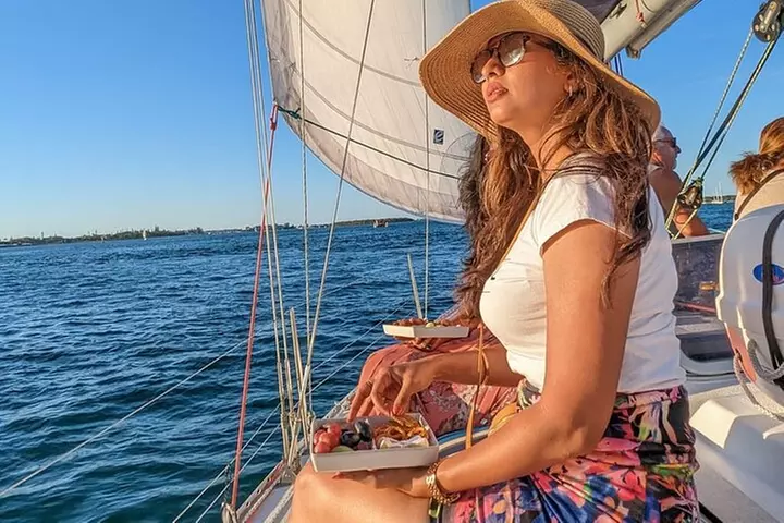 Gold Coast 2 hour Sunset Sailing Cruise with Drinks&Tasting Plate