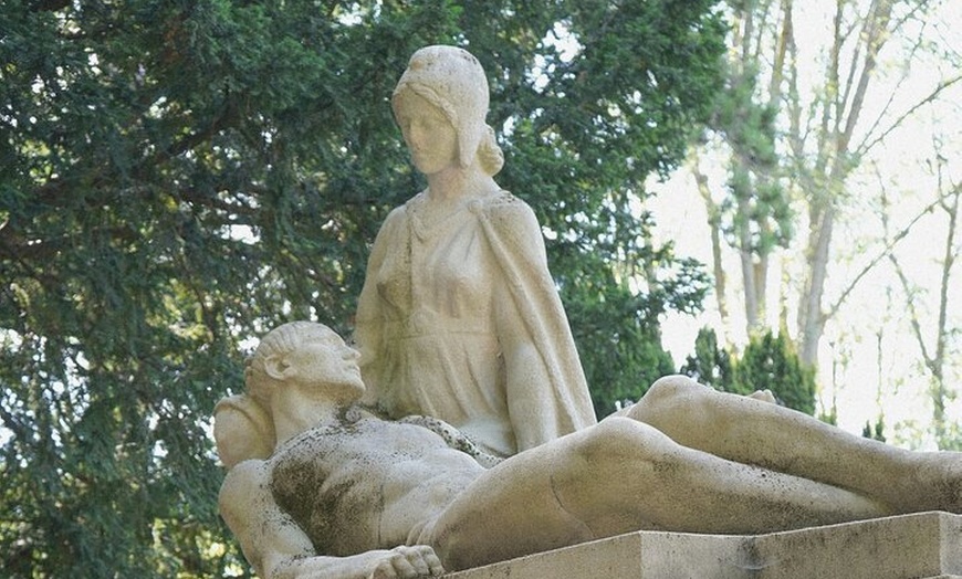 Image 4: Visite du cimetière du Père Lachaise, contes des tombes et crêpes