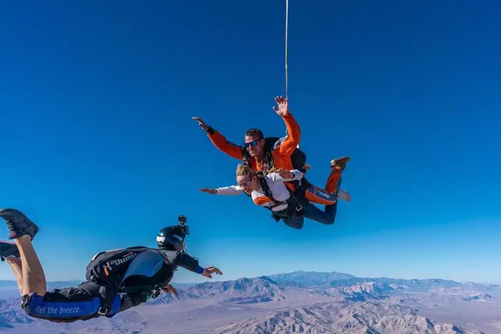 3-Hour Tandem Skydiving in Las Vegas