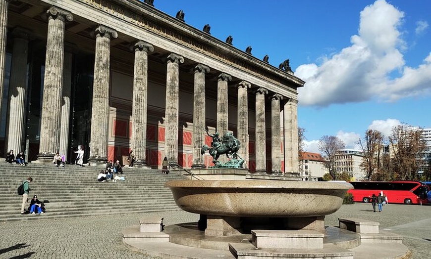 Image 4: Entdecke die Museumsinsel Berlin – Öffentliche Tour auf Englisch