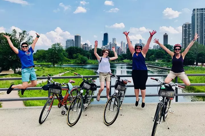 Bike Tour of Chicago's Lakefront Neighborhoods