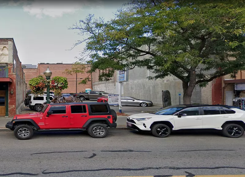 Parking at [IC15] 417 Sherman Ave. Lot
