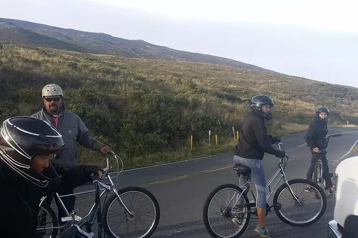 Maui Haleakala Sunrise Downhill Bike Tour with Mountain Riders Rate...