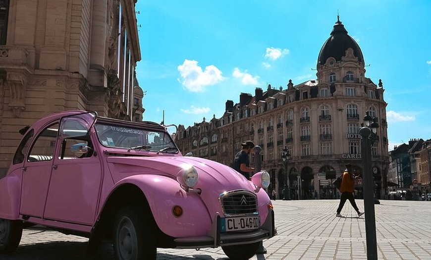 Image 1: Visite privée de 30 minutes de la ville de Lille en 2CV décapotable