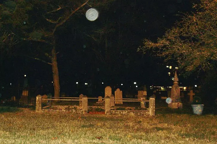 Bones Under Us, Ghost Tour with Archeology