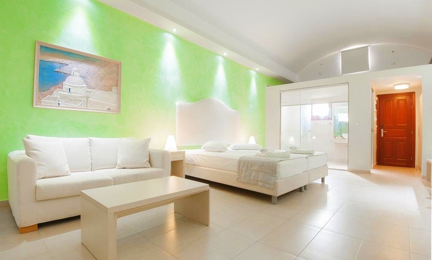 Image 4: ✈ SANTORIN | Firostefani - Splendour Resort 5* - Piscines