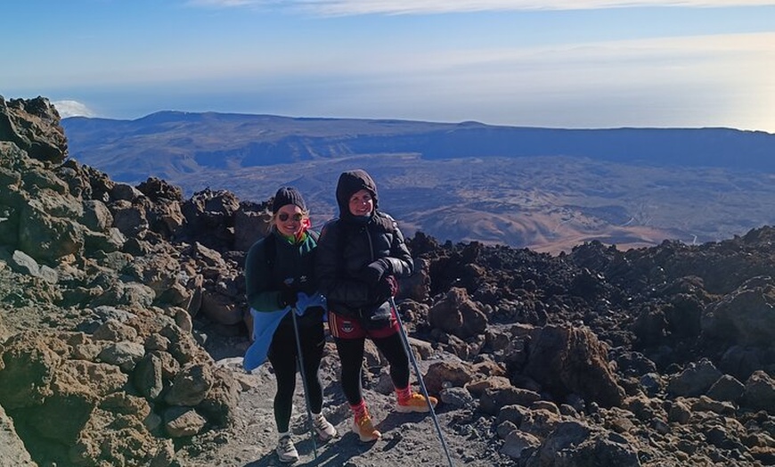 Image 26: Caminata nocturna a la Cumbre del Teide para el amanecer y la sombr...