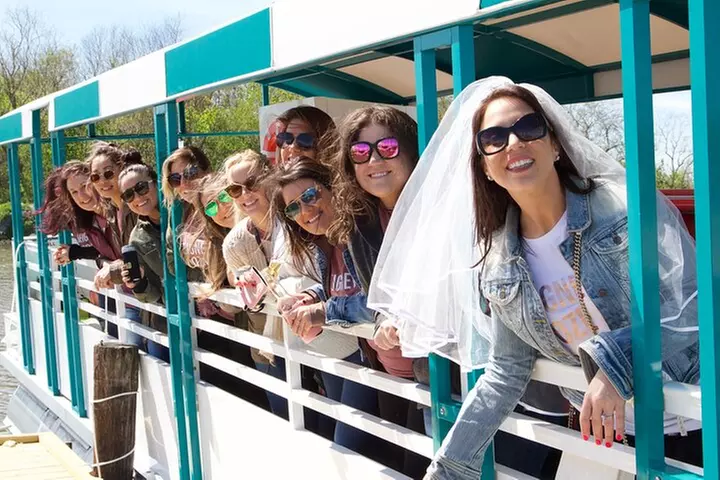 New Orleans Bayou and Swamp Tiki Boat Tour