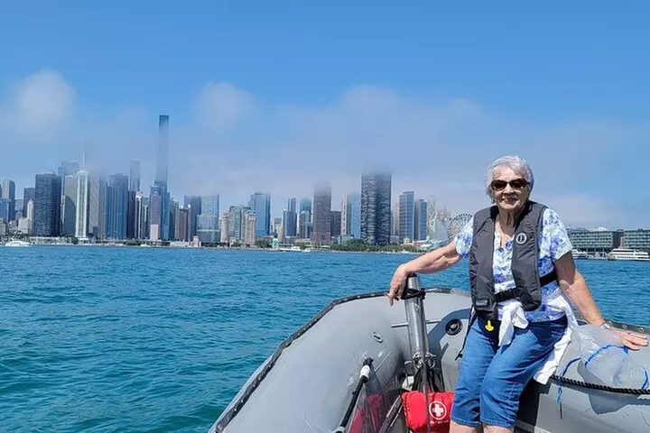 Small-Group Sightseeing Boat Tour in Chicago
