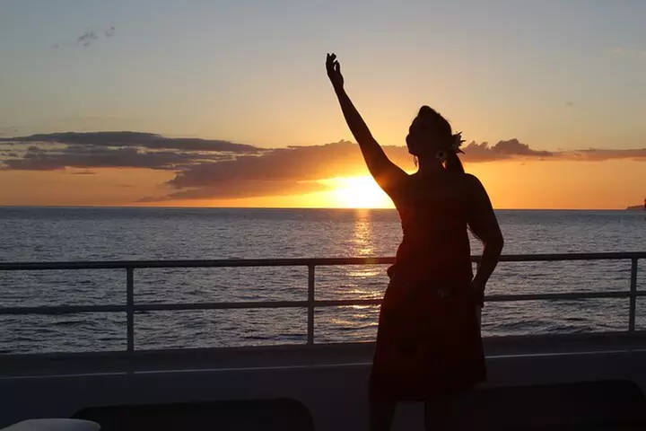 Maui Sunset Dinner Cruise - A Hawaiian Hula Experience