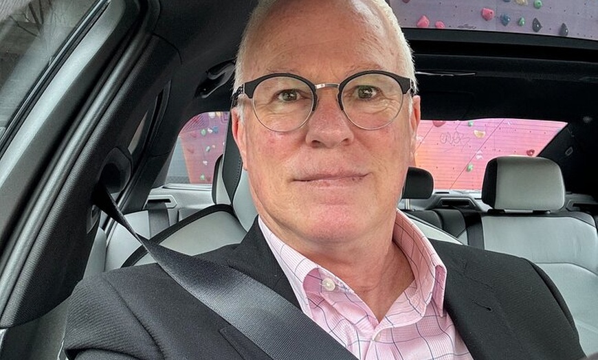 Image 2: Melbourne Luxury EV Airport Transfer