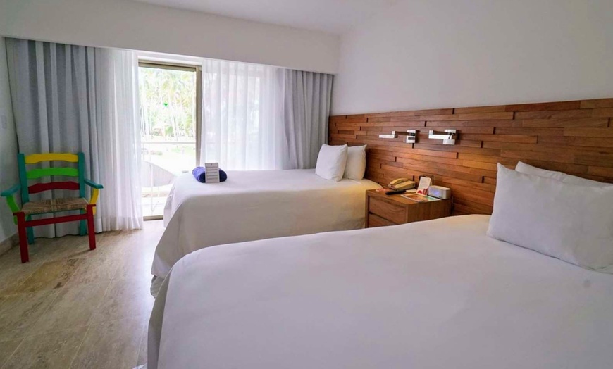 Image 5: ✈ REPUBBLICA DOMINICANA | Samana - Viva V Samana by Wyndham, A Trad...