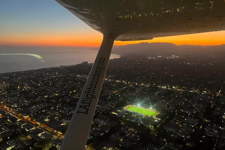 1 Hour Private Breathtaking Airplane Tour in Los Angeles - Primary Image