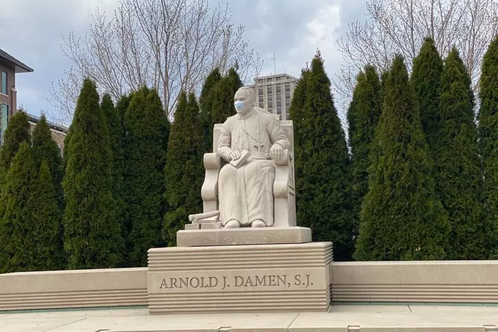 Small-Group Tour of Chicago Neighborhoods: North and South Side