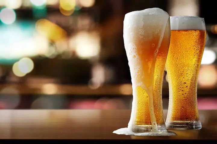 Walking Tour: Historic Chicago Pubs in River North and the Loop