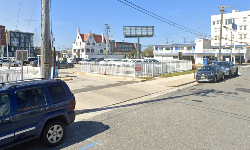 Image 3: Parking at 3601 Boardwalk Lot