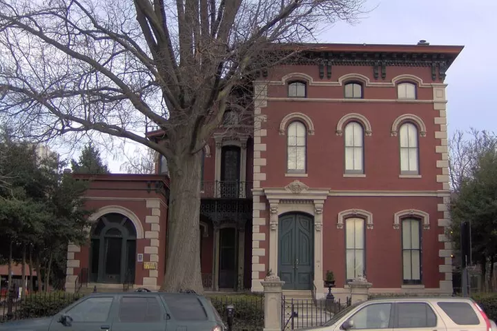 Walking Ghost Tour in Louisville - Second Medium