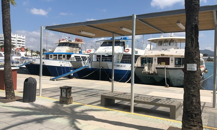 Image 8: Excursión Marítima en Ibiza a Es Vedra con Guía y Bebidas