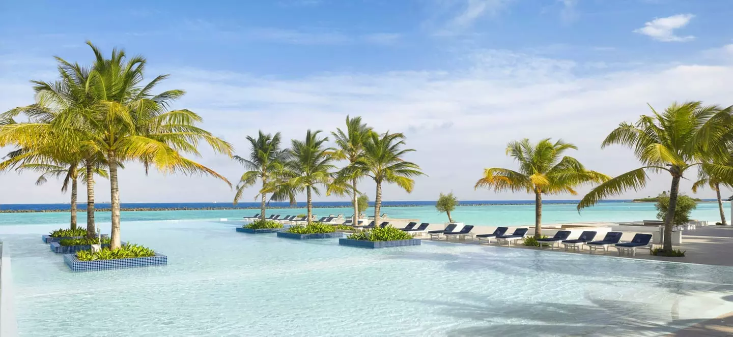 ✈ MALDIVES | North Malé Atoll - Villa Nautica Paradise Island Resor...