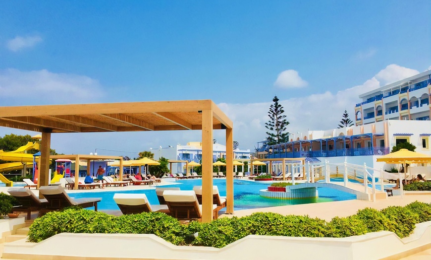 Image 3: ✈ KRETA | Anissaras - Serita Beach 5* - All-inclusive